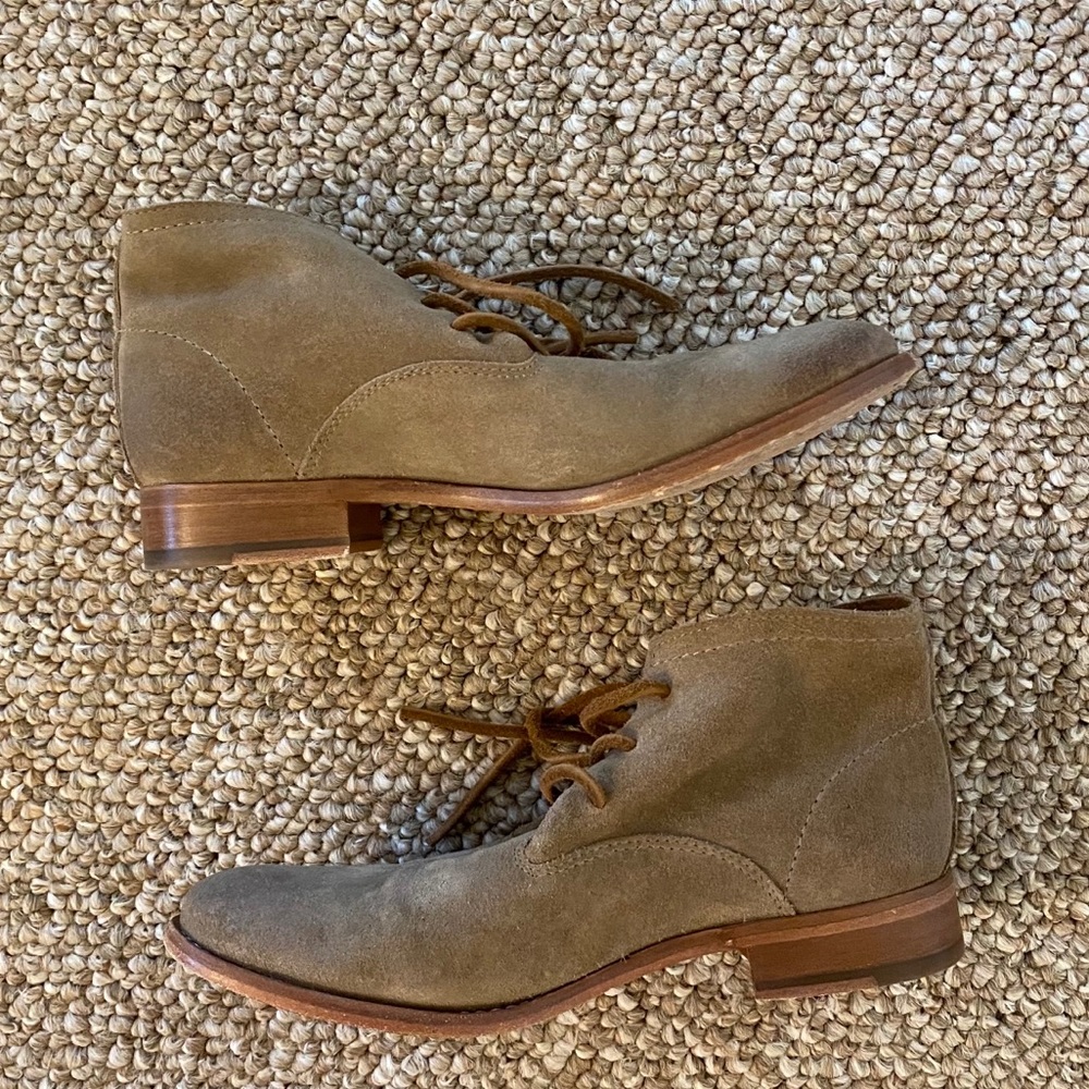 Frye Carly chukka boots size 6